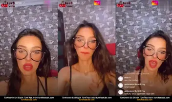 Abaza Ecem, gözlük takarken daha seksi hale geliyor