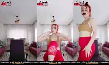 Kız kardeşini kırmızı taytla çeker