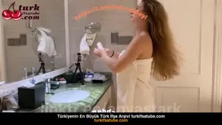 Anya Stark Gösterişli Banyoda Havluyla Anlaşıldı