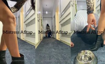 Seni görünce, gitsin diye korku suyu yudumam benim. Hayvan !