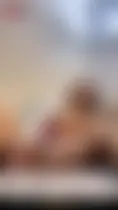 Çıplak kadın kardeşinin arkasını sikiyor