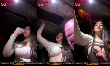 Gamze ifşa Meme gösterisi arabadan