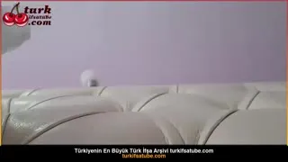 Kız kardeşin sıcak, çıplak arkadan götünü dağıtıyor