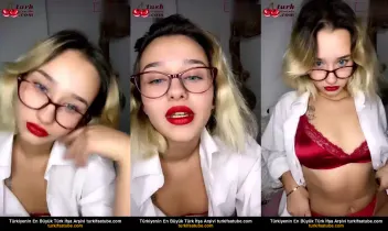 Gizli Gözlükler İçin Kandırılmış Cazibeli Bir Kadının Çıplak Fotoğrafı
