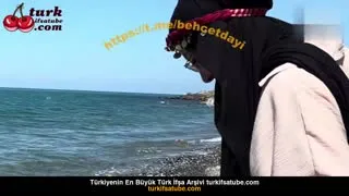 Kadın, Kardeşin Arkasından Daldırarak Çıplakla Gelmek