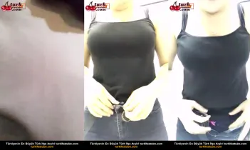Kızın utangaçlığı nedeniyle gizli seks görüntüsü