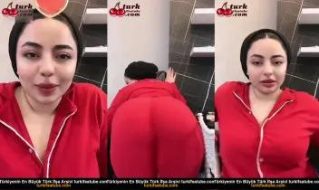 Ceydaaa'nın büyük götleri ile çıplak bir şekilde gösteri yapan erkekler