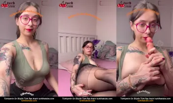Peri Cazibesi333, Yataktaki Tasma Dildosuyla Arkadan Geliyor