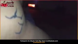 Sarışın, çıplak haldeyken cinsel aktiviteye katılıyor