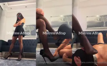 Siksiyorsunuz saptılar, bu siyah naylon çorapları siksiyorsunuz kalmak :D
