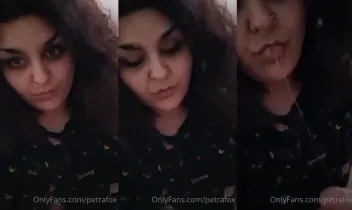 Sikine tükürüp ellerle sıçrama
