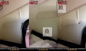Tango Merve, saksafonlu kadınları, erkekleri kandırarak ve çıplakken arkadan gelen seksi kardeşler için boşaltıyor