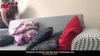 Zehra Karalı YouTube'u Çıplak Bir Odada Temizliyor